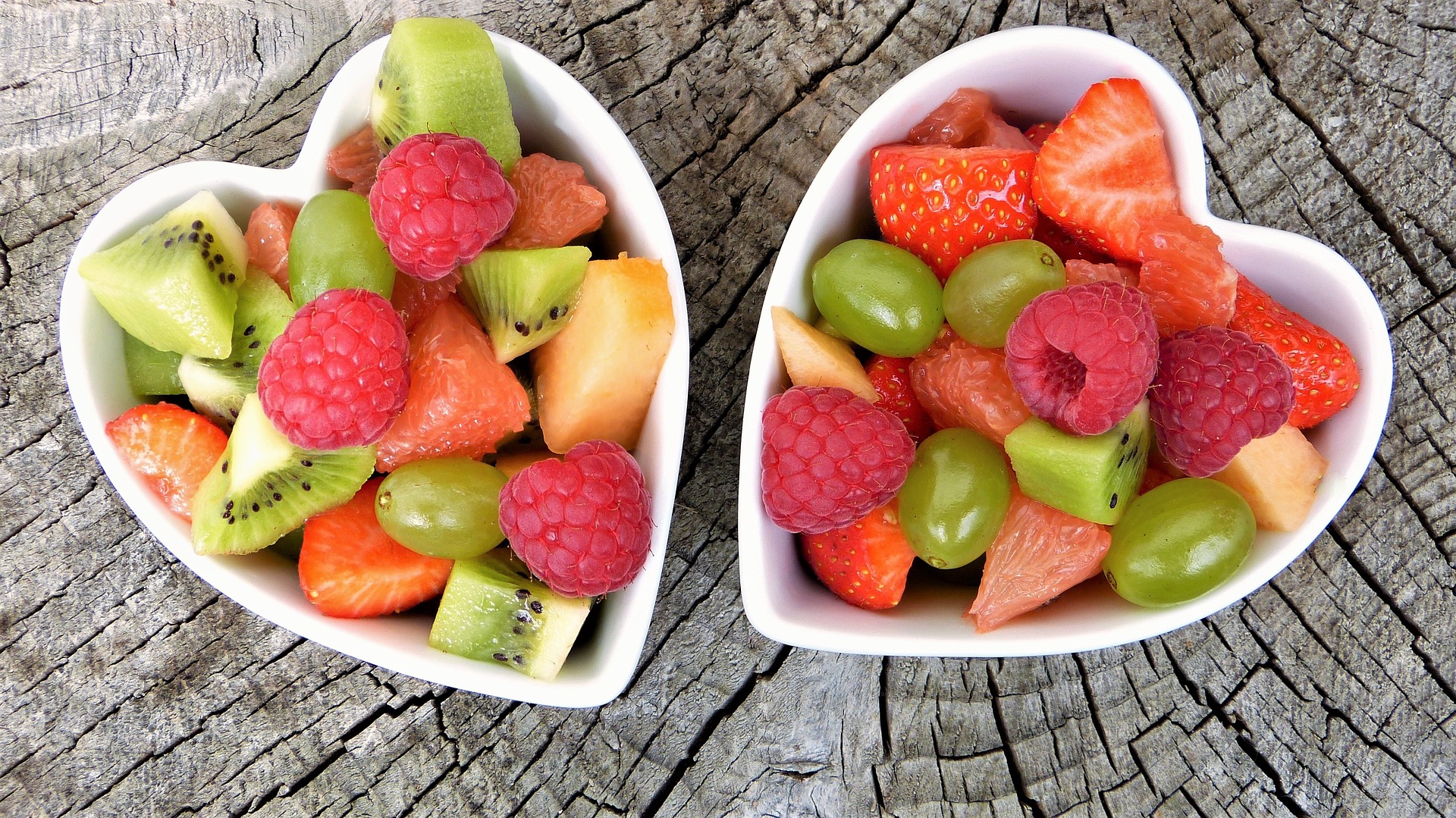2 bowls of fruits